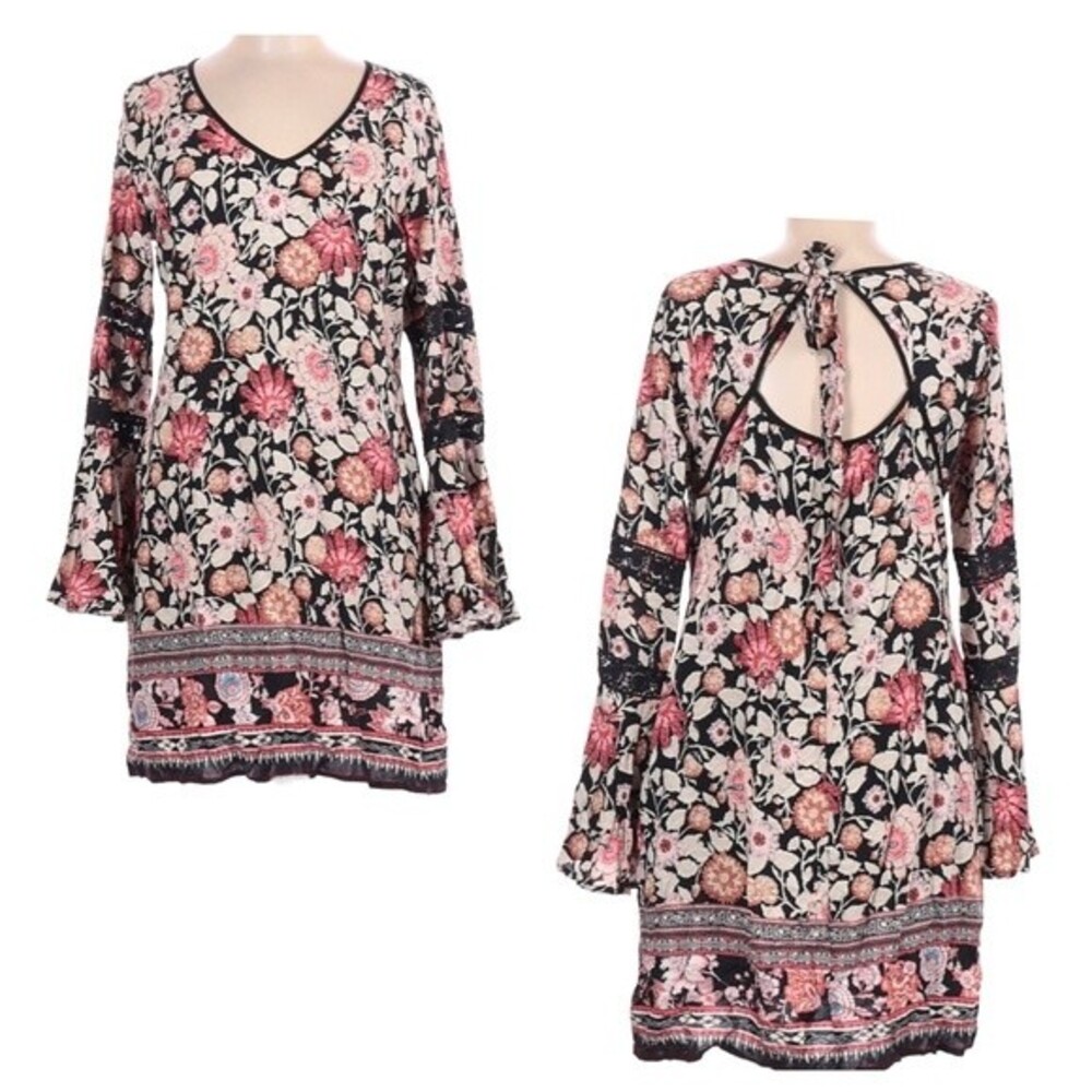 Long bell sleeve open back boho floral dress with pockets size small